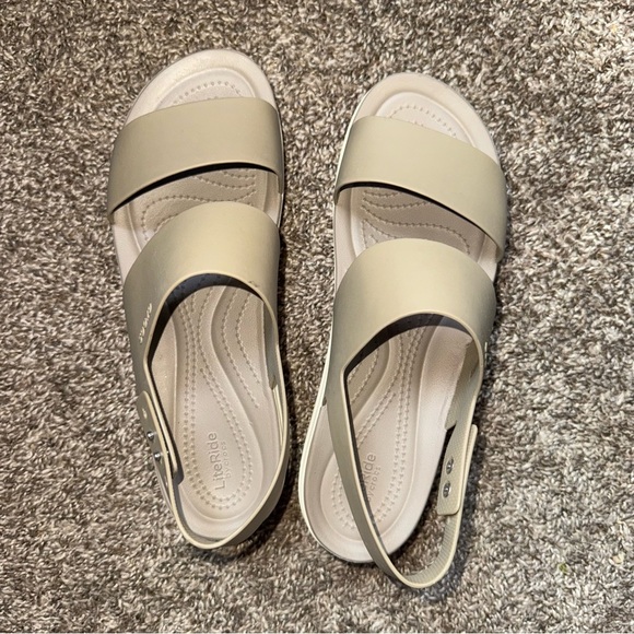 Crocs Women's Brooklyn Low Wedge size 11 - Picture 3 of 10